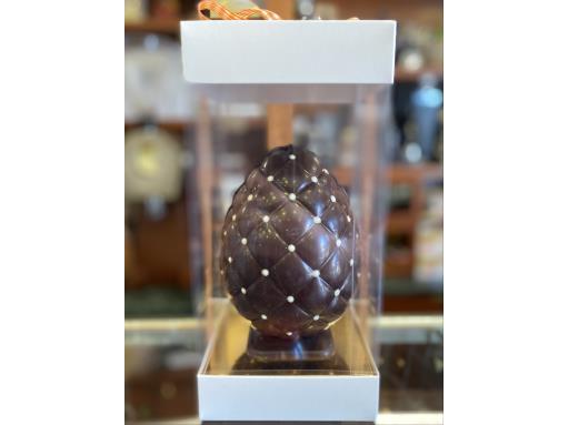 Uovo di cioccolato fondente